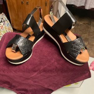 Bare Traps Whitlie Slide Wedge Sandals